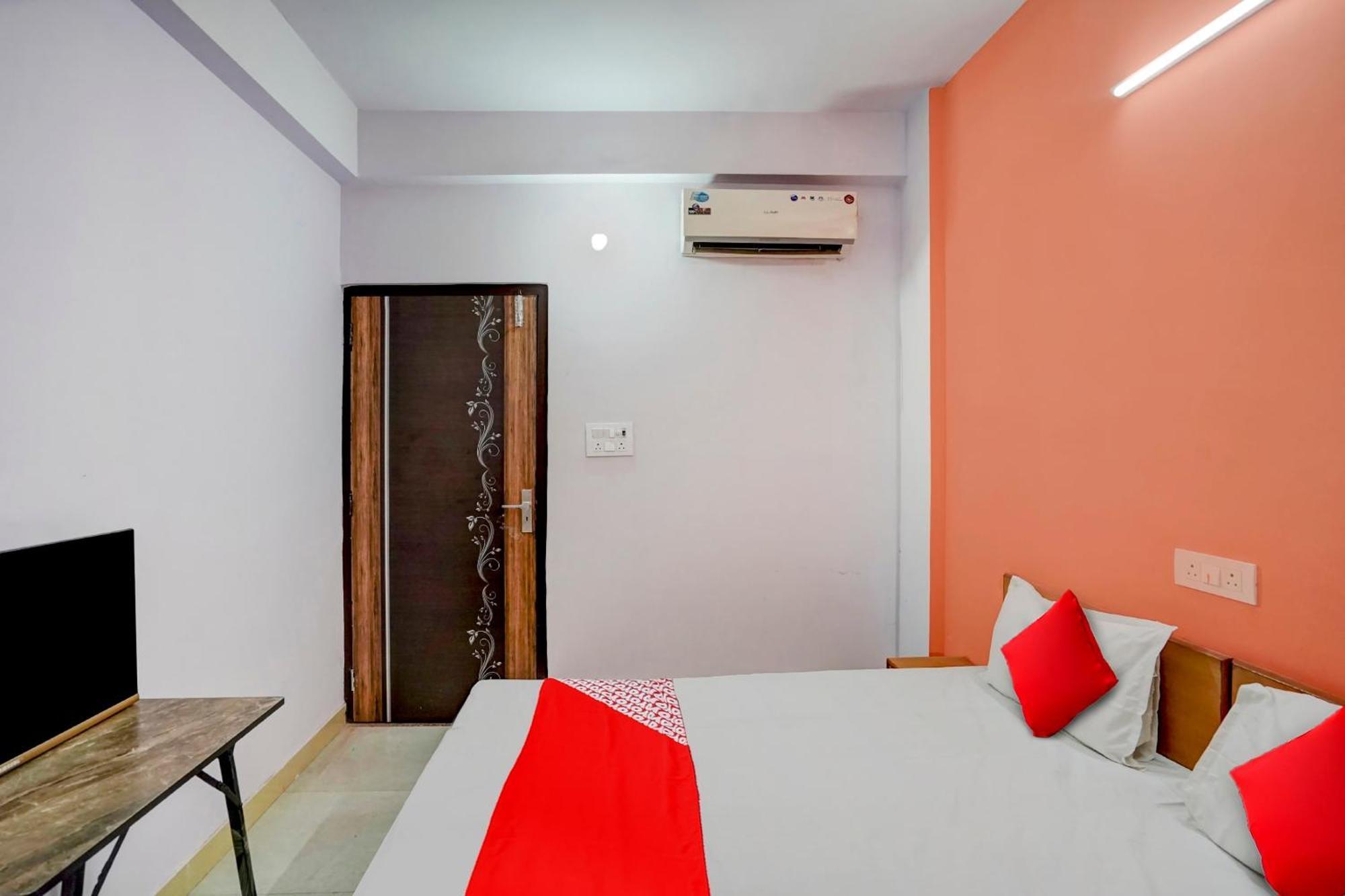 Hotel O Wamson Living Classic Kalkaji Devi