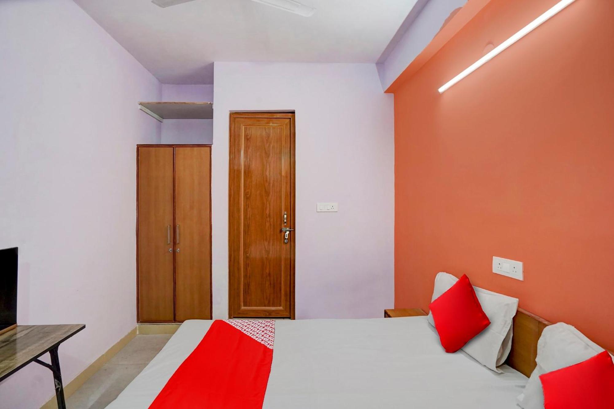 Hotel O Wamson Living Classic Kalkaji Devi